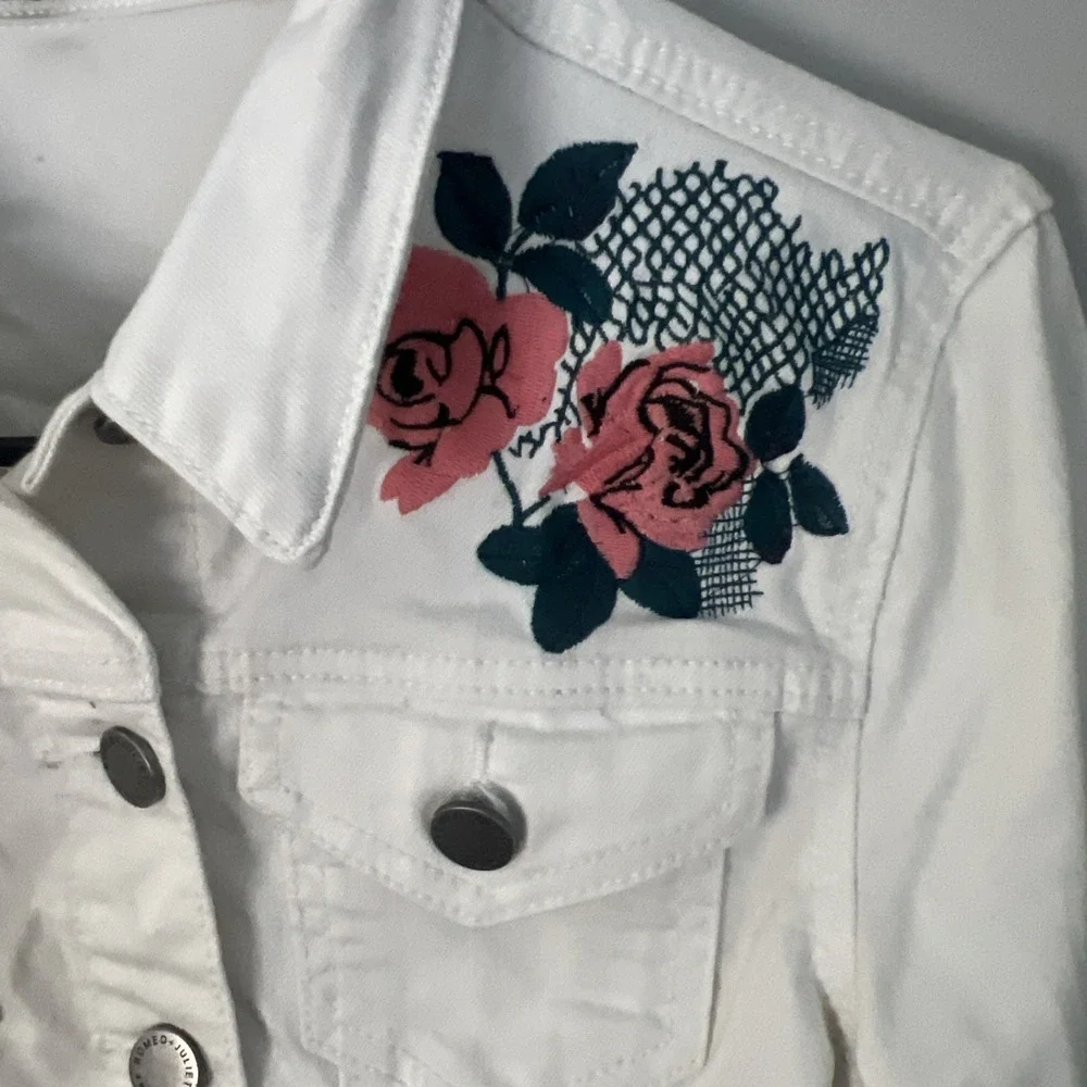 Romeo And Juliet White Denim Embroidered Jacket Size A - Picture 3 of 5